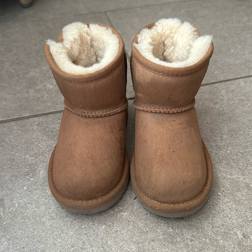 Ugg Jona Boots Kid